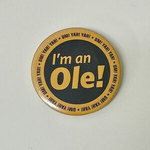 Vtg I’M AN OLE! UM! YAH! YAH! St. Olaf College Alumni Minnesota Pinback Button